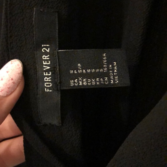 Elegant Ruffle Sleeve Romper - Picture 9 of 11